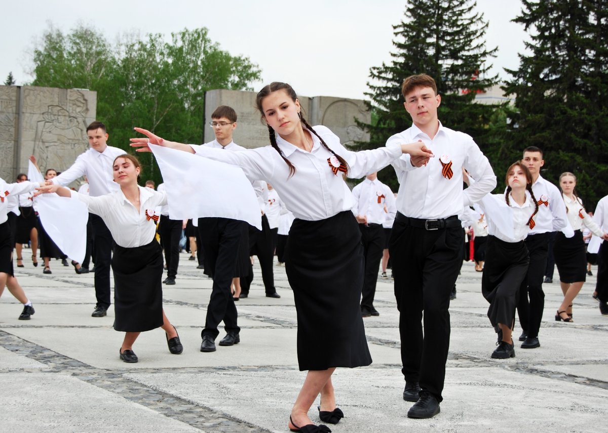 Городской флешмоб Победный вальс - изображение 3