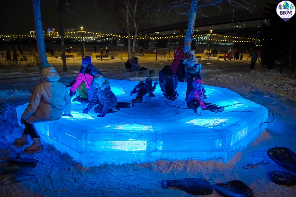 Ледовый Городок 2025-2026 — Михайловская набережная - изображение 2